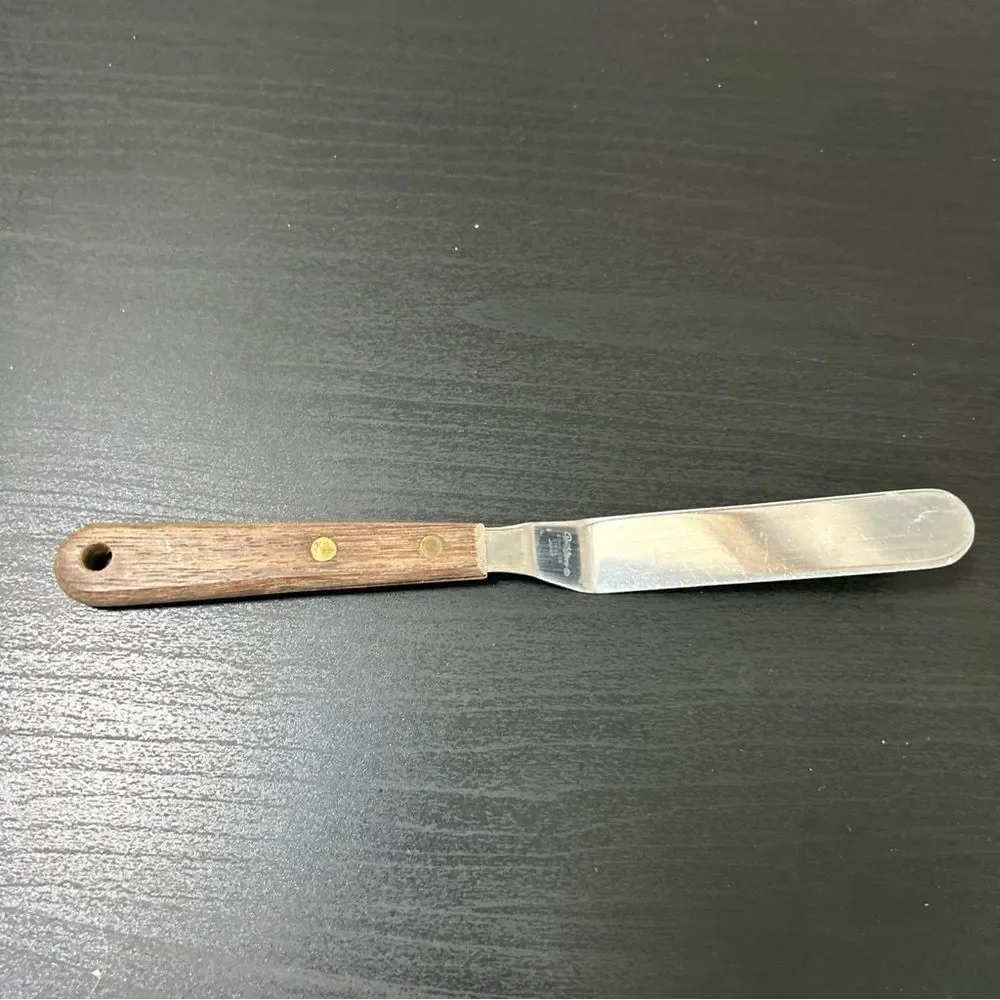 Wilton Stainless Steel Japan Spreader 8 1/4” L , 3/4”W